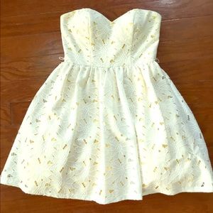 Sleeveless white and yellow lace dress. Size 1